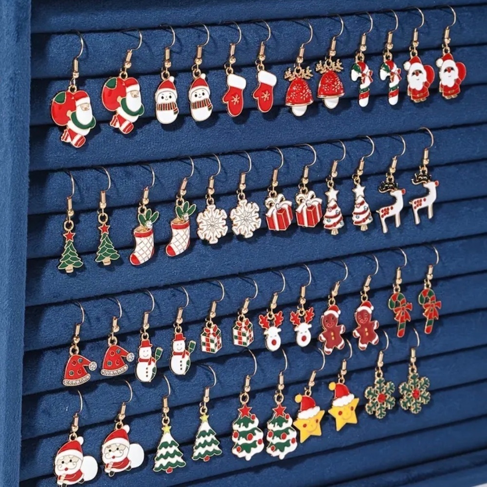 ⭐️ 5 for $25 Holiday Festive Christmas Rubik’s Cube Hoop Earrings - Picture 4 of 7